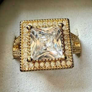 NEW! Pretty Bird Jewelry Gold-Tone Square Halo Ring with Clear Center Stone